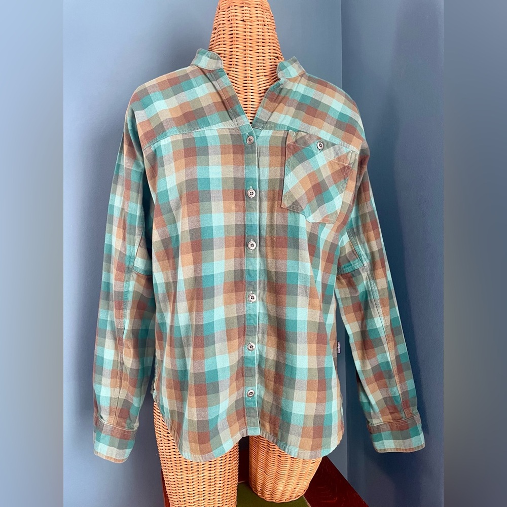 Patagonia Women’s Organic Cotton Long Sleeve Green Plaid Flannel shirt Size 8